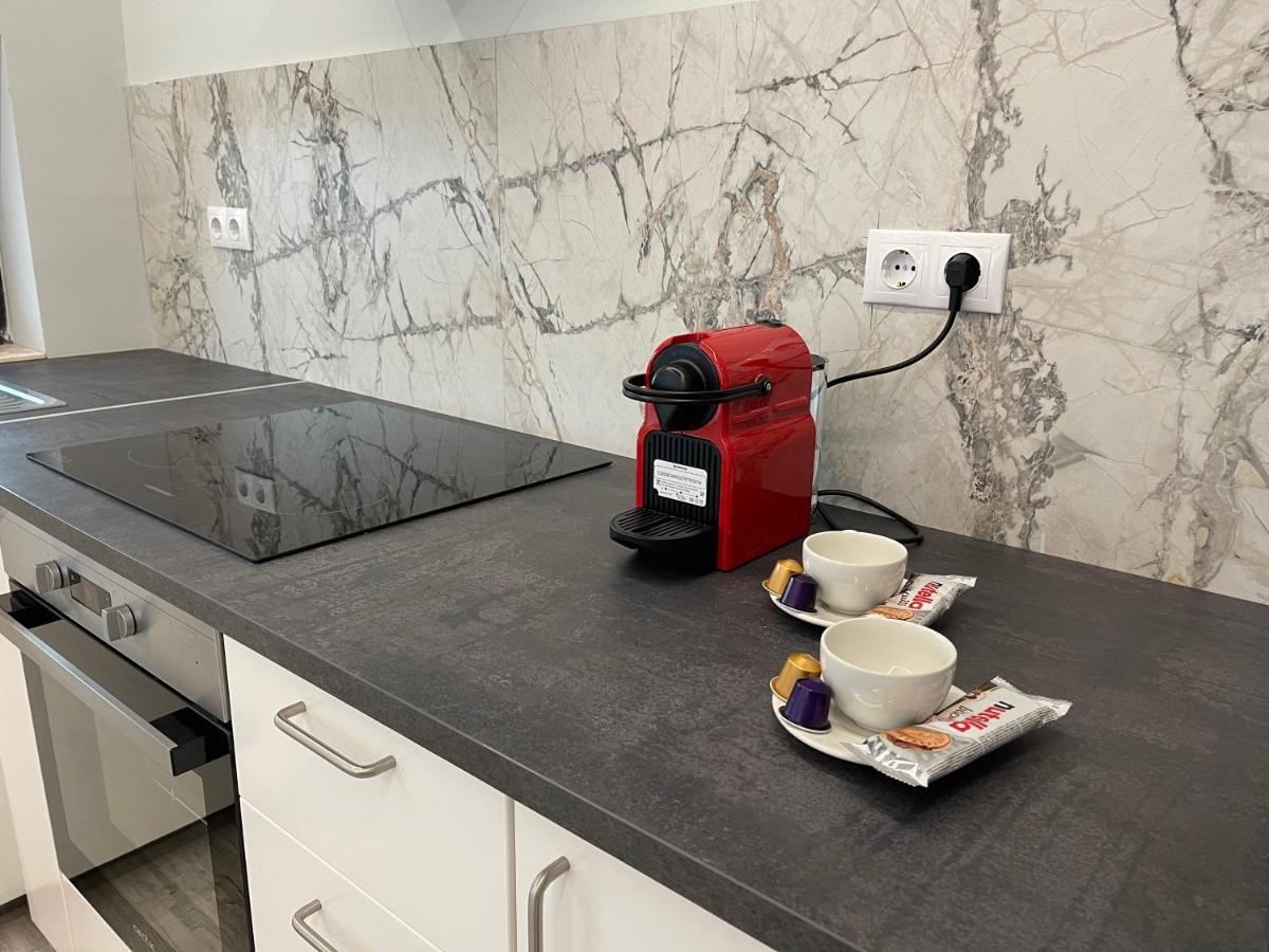 Noah Apartment Self Check-In Отопени Екстериор снимка
