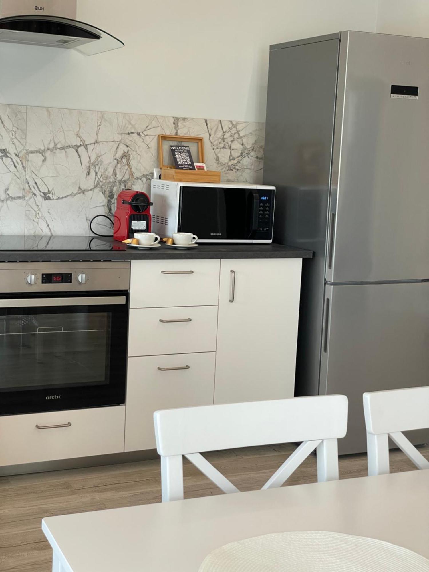 Noah Apartment Self Check-In Отопени Екстериор снимка