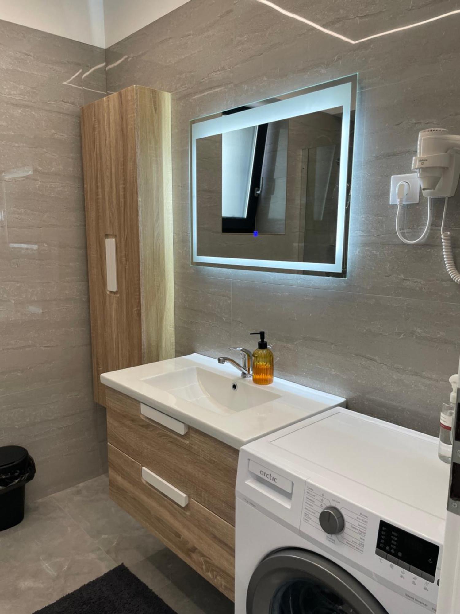 Noah Apartment Self Check-In Отопени Екстериор снимка